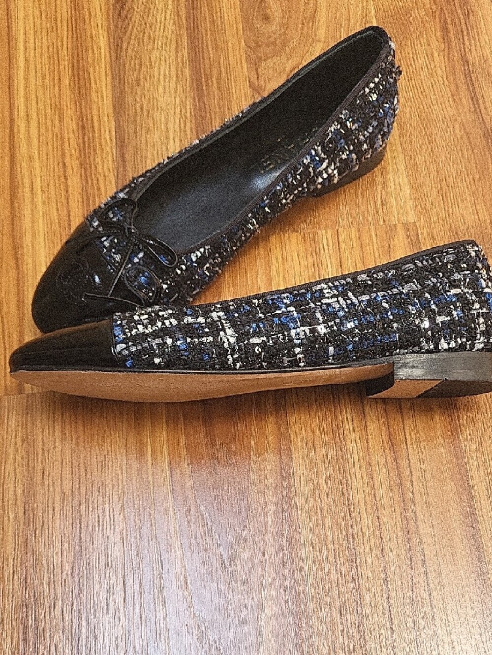 CHANEL Black Tweed & Patent Leather Cap-Toe Ballet Flats with Bow - Picture 2 of 8